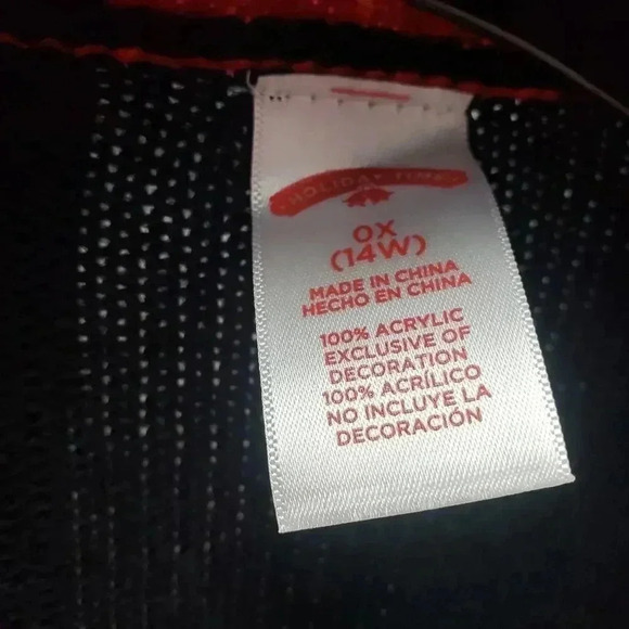 Plus Size Holiday Sweater Santa holding Present - Picture 4 of 5